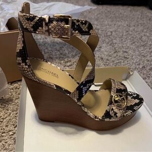 Michael Kors Carmen Wedge Sandal Size 8